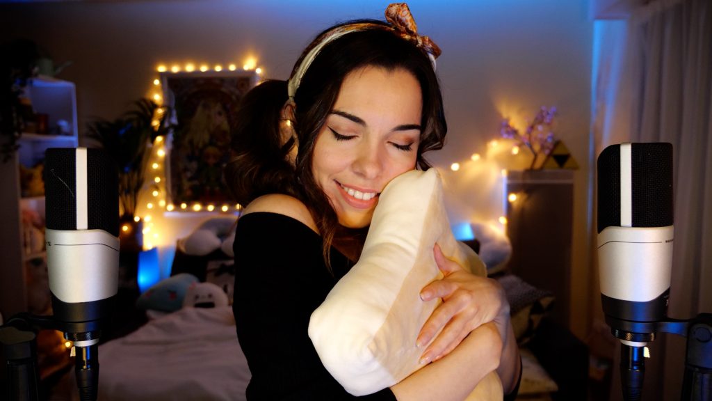 Samuse câline son coussin étoile